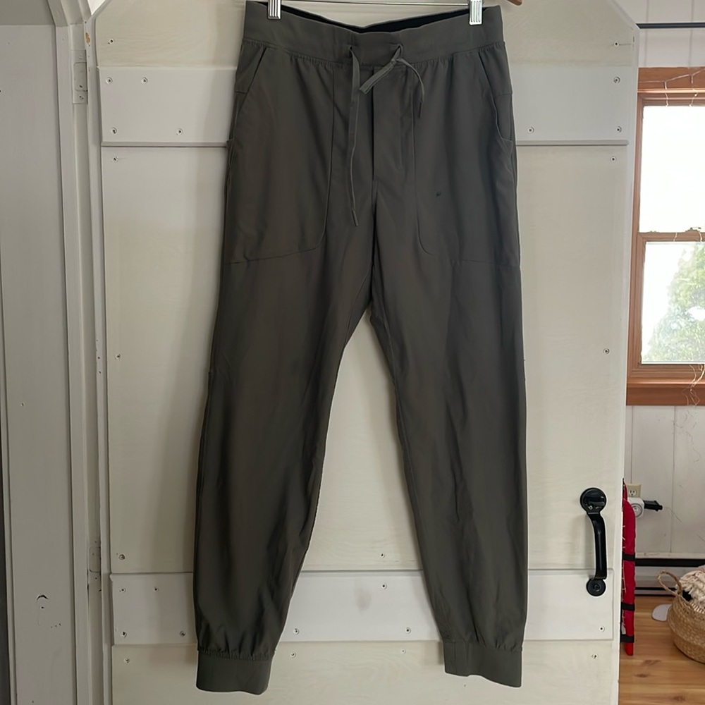 Lululemon ABC Jogger, *shorter length 28”, Sz Med